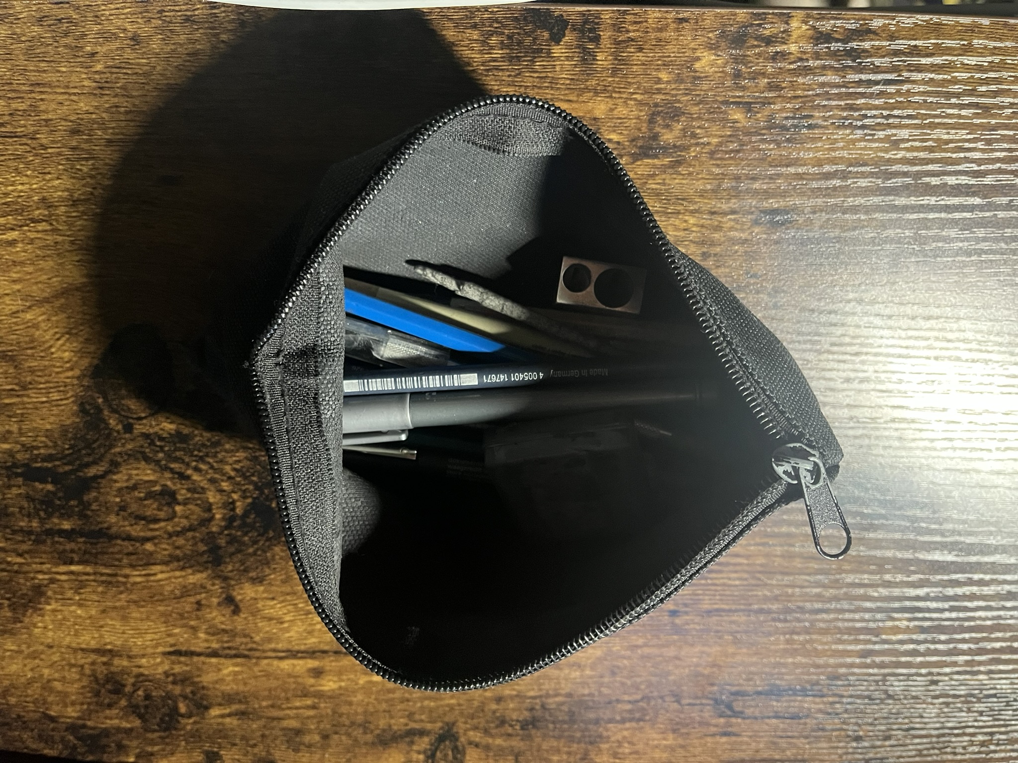 I used to carry this pencil case around every day when I was into traditional art.<br><audio controls src='/audio/pencilcase.mp3'></audio>