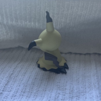 I collect every figure and plush of Mimikyu that I see, this one is my favourite simple figure of him that I own. Since he is my favourite little guy I really wanted to make him.